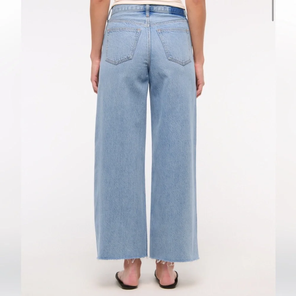 Abercrombie & Fitch Curve Love High Rise Crop Wide Leg Jeans | Size 10 - Picture 2 of 7